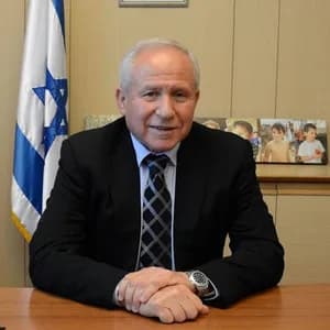 אבי דיכטר